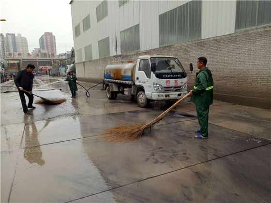 主營(yíng)C30混凝土等商品混凝土的鄭州混凝土廠家恒基建安砼站灑水車